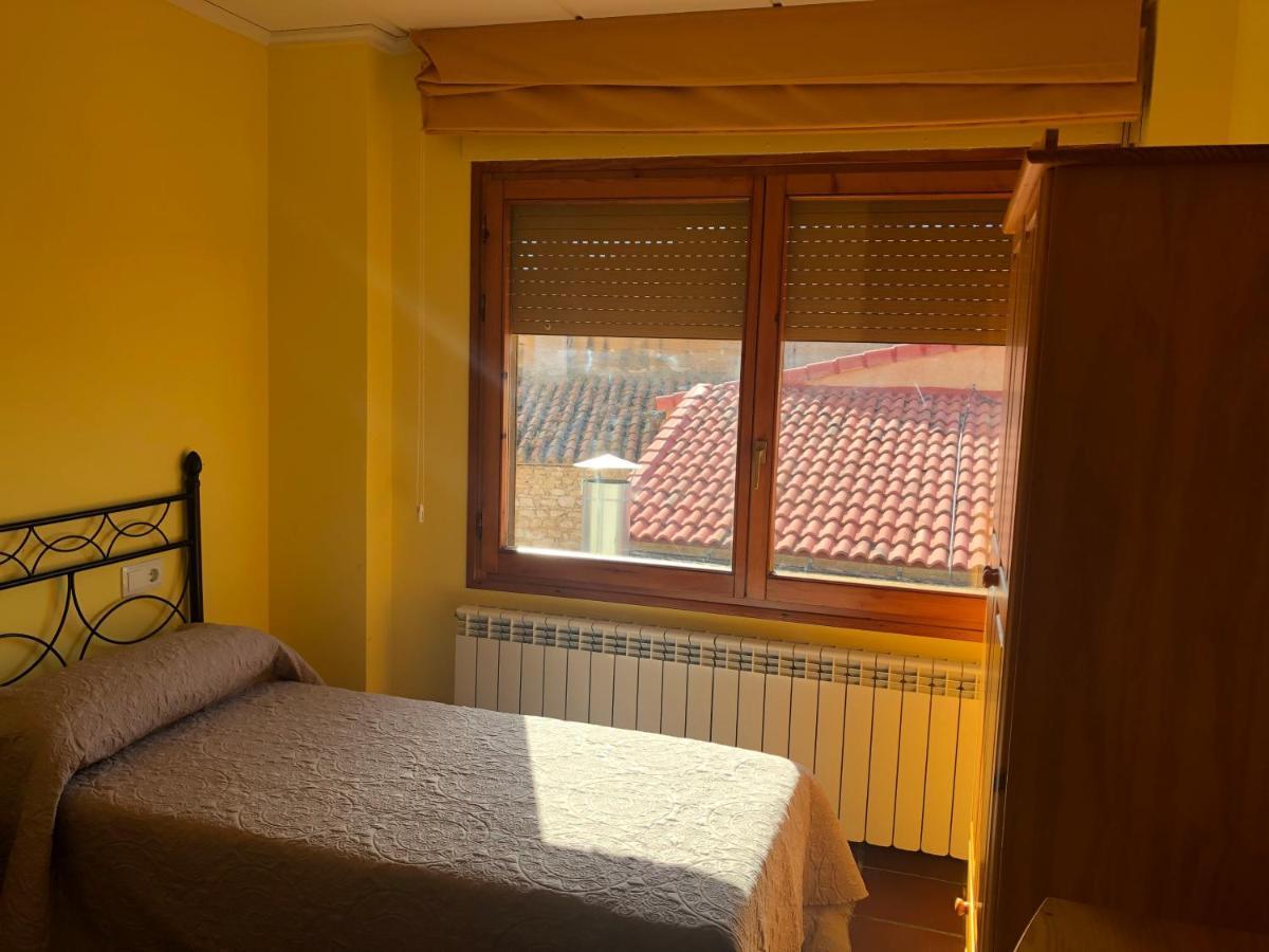Bar Hostal Torralba De Los Sisones Eksteriør bilde