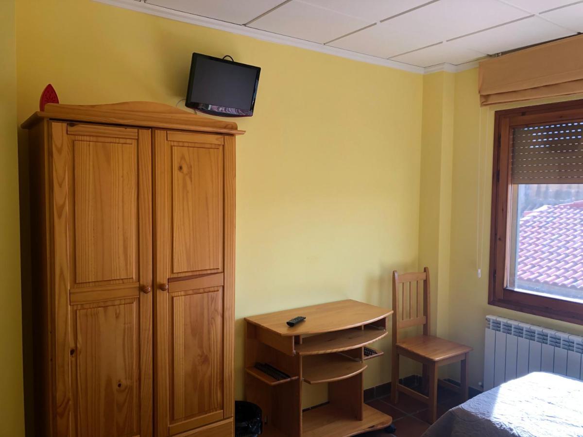 Bar Hostal Torralba De Los Sisones Eksteriør bilde