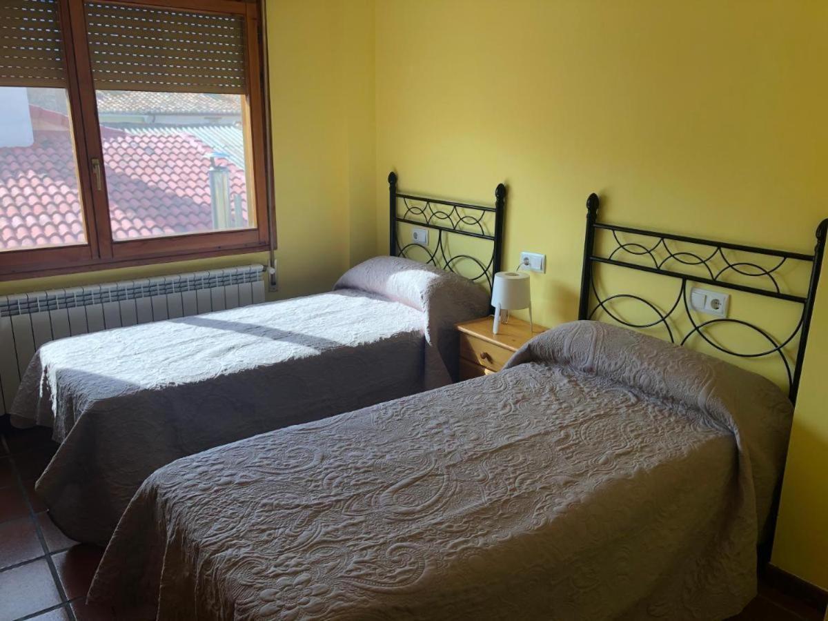 Bar Hostal Torralba De Los Sisones Eksteriør bilde